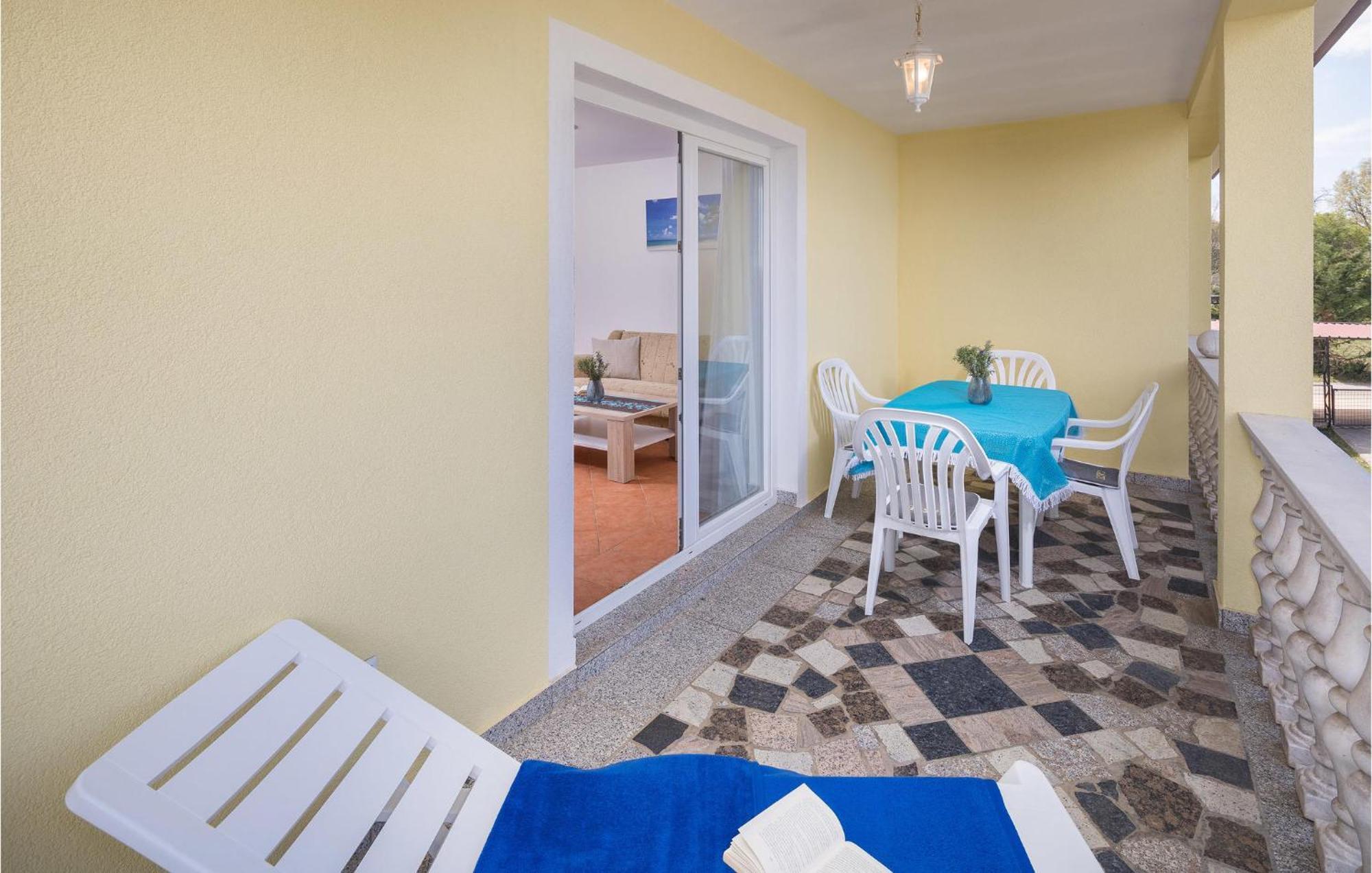 1 Bedroom Beautiful Apartment In Poreč Exterior foto