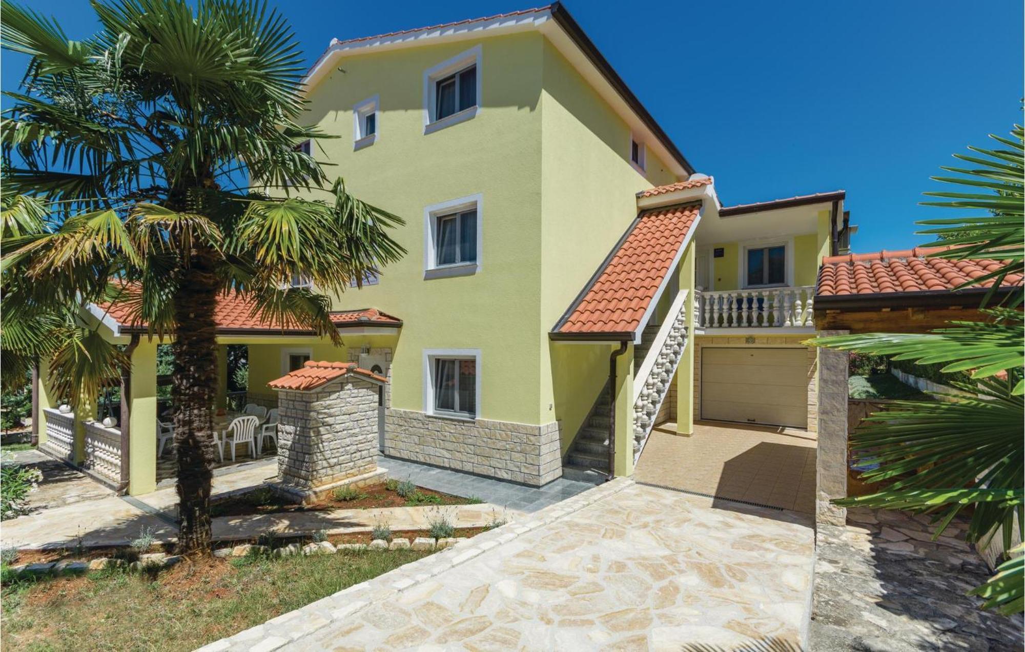 1 Bedroom Beautiful Apartment In Poreč Exterior foto